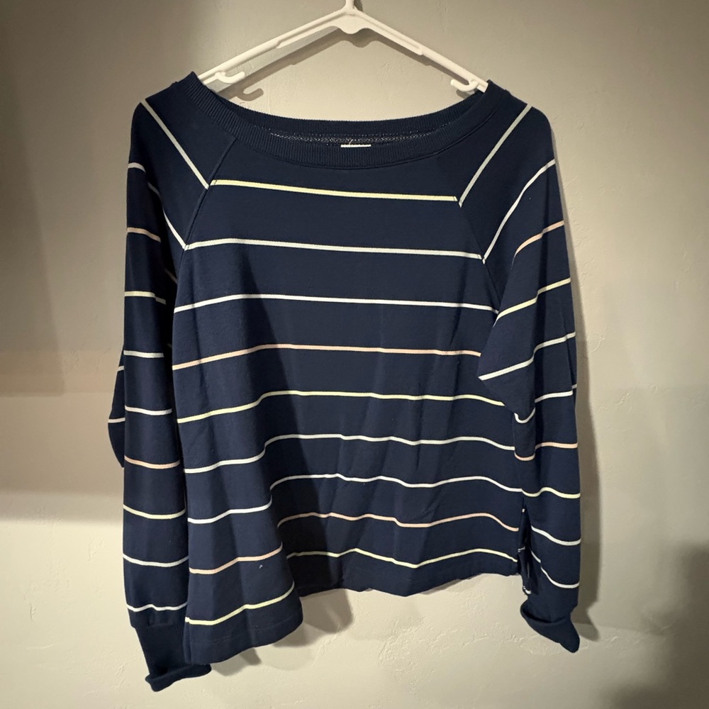 NWOT- striped cewneck